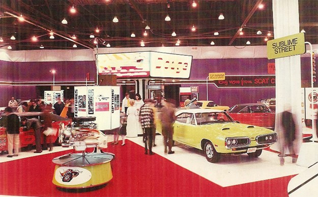 Chrysler-display-engine-motor-show-super-bee.jpg