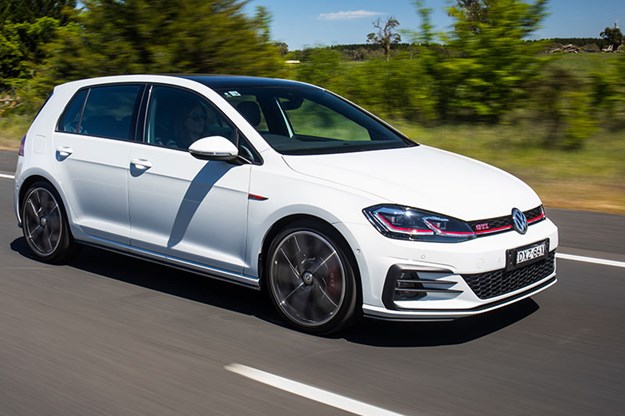 volkswagen-golf-gti-onroad.jpg