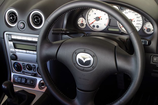 mazda-mx5-interior-2.jpg