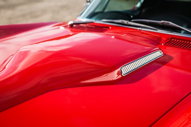 corvette-c2-bonnet-2.jpg