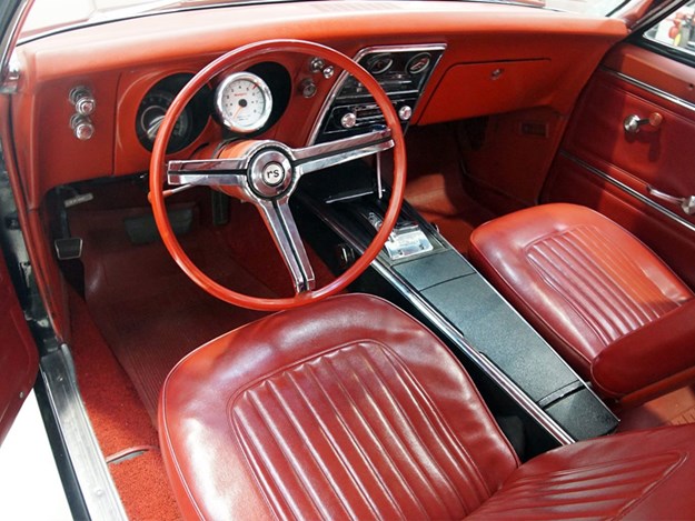 Shannons-Camaro-interior.jpg