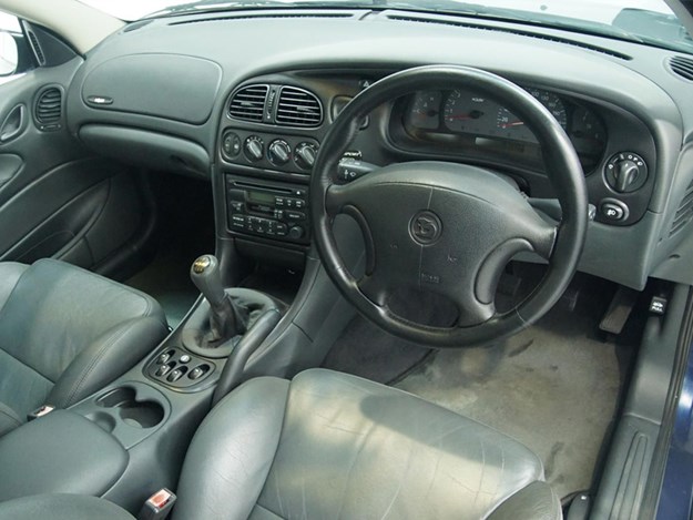 Shannons-Clubby-interior.jpg