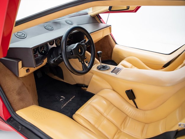 Andrettis-Countach-interior.jpg