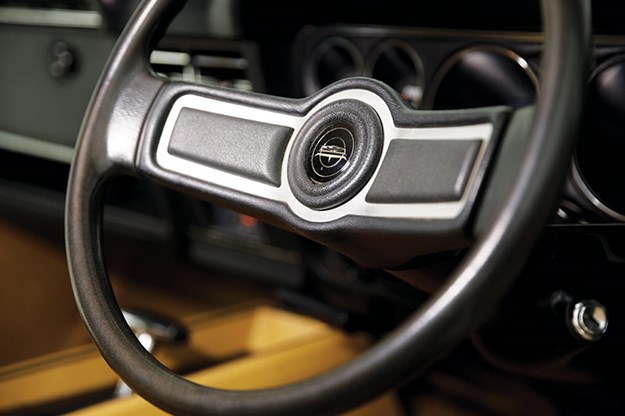 ford-falcon-xc-steering-wheel.jpg