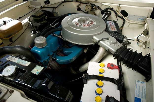chrysler-valiant-engine-bay.jpg