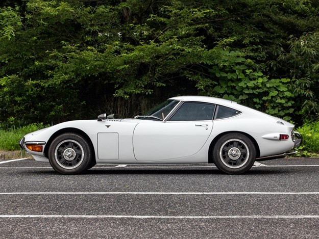 Toyota-2000GT-side.jpg