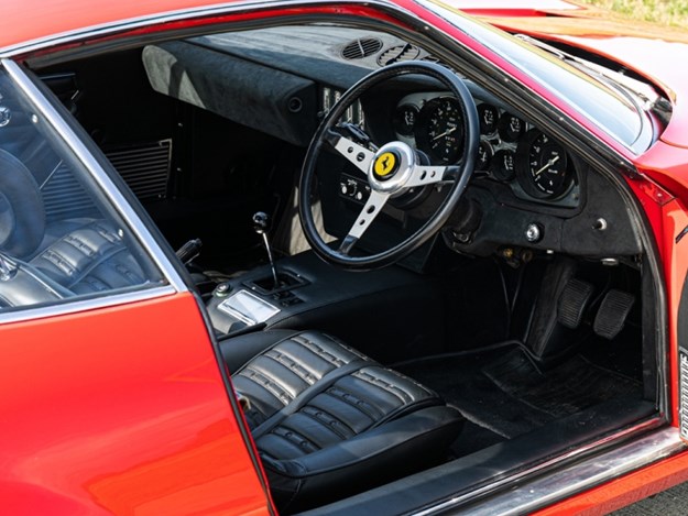 Elton-Johns-Ferrari-Daytona-interior.jpg