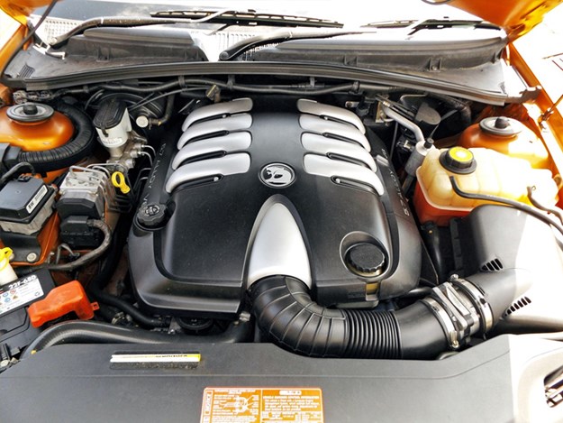 HSV-Clubsport-R8-engine.jpg