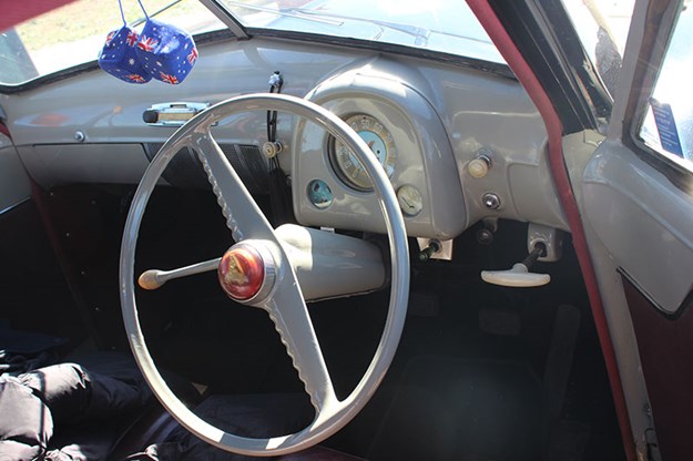 holden-48-215-dash.jpg