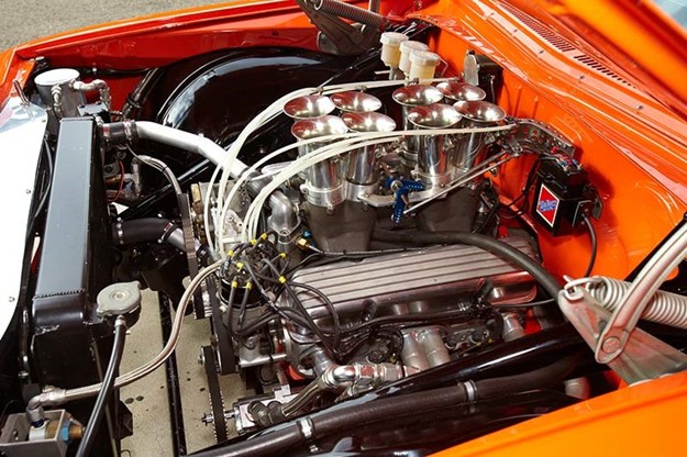 Bob-Jane-Monaro-UC engine.jpg