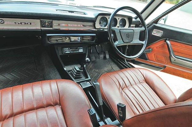 peugeot-504-interior.jpg