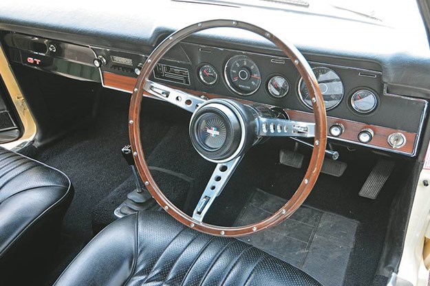 ford-falcon-xt-interior.jpg