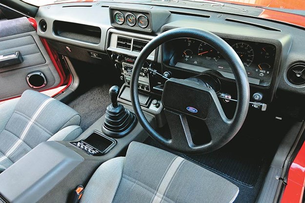 ford-fairmont-xe-interior.jpg