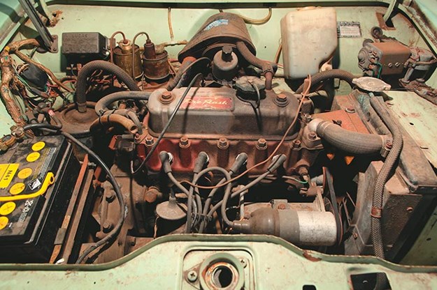 morris-1100-engine-bay-3.jpg