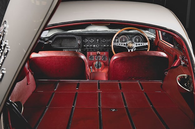 Jaguar-e-type-interior.jpg