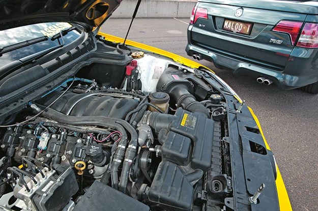 holden-v8-ute-engine-bay.jpg