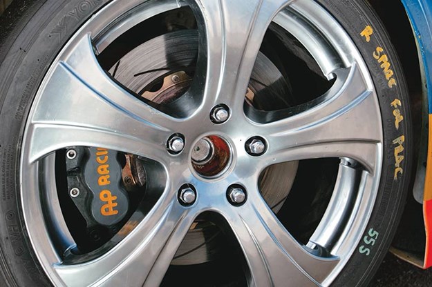 holden-v8-ute-wheel.jpg