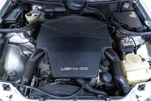 E55-AMG-engine.jpg