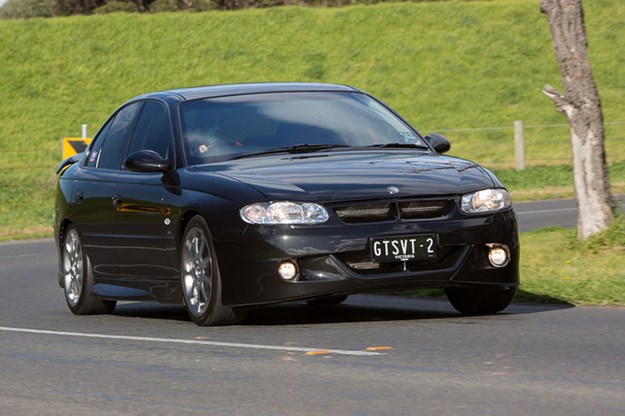 hsv-gts-300-on-road.jpg