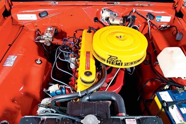 valiant-vg-pacer-engine-bay.jpg