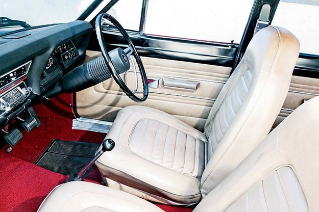 valiant-vg-pacer-interior.jpg