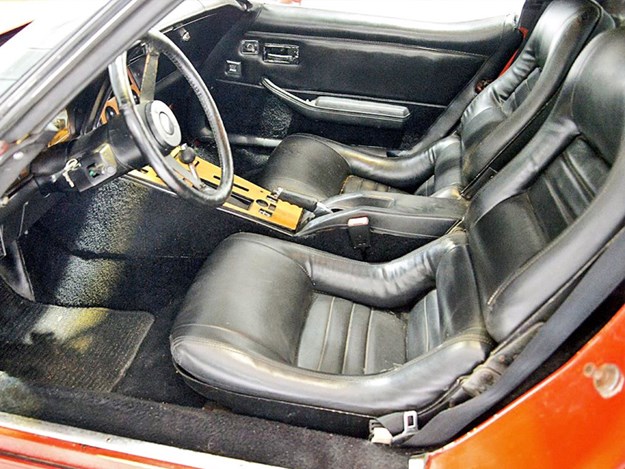 C3-Corvette-interior.jpg