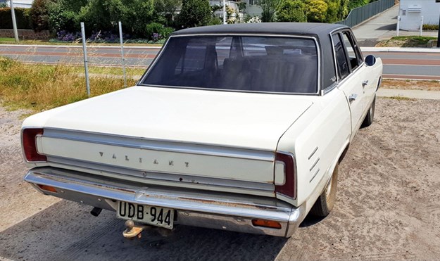 C:\Users\aaffat\Documents\Chrysler-VE-Valiant-VIP-rear.jpg