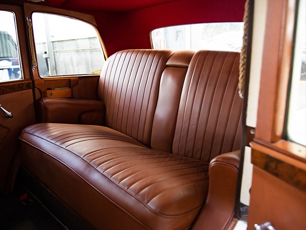 C:\Users\aaffat\Documents\1927-Rolls-Royce-Lorbek-interior-rear.jpg