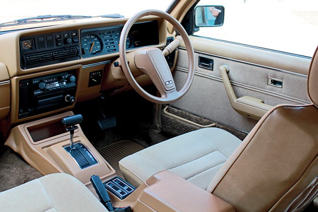 holden-vc-commodore-sle-interior.jpg