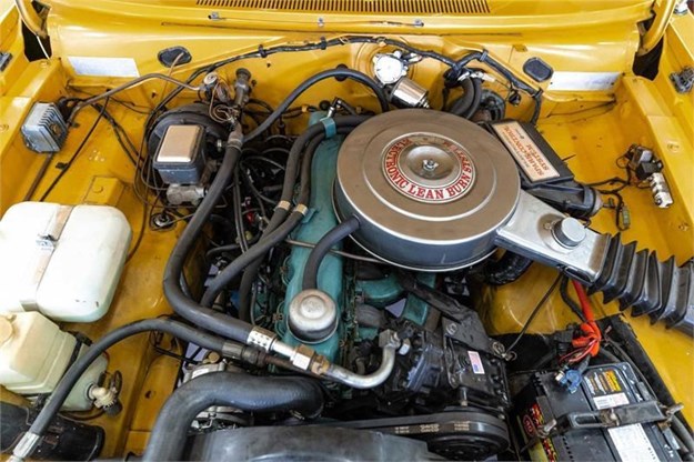 CM-Valiant-engine.jpg