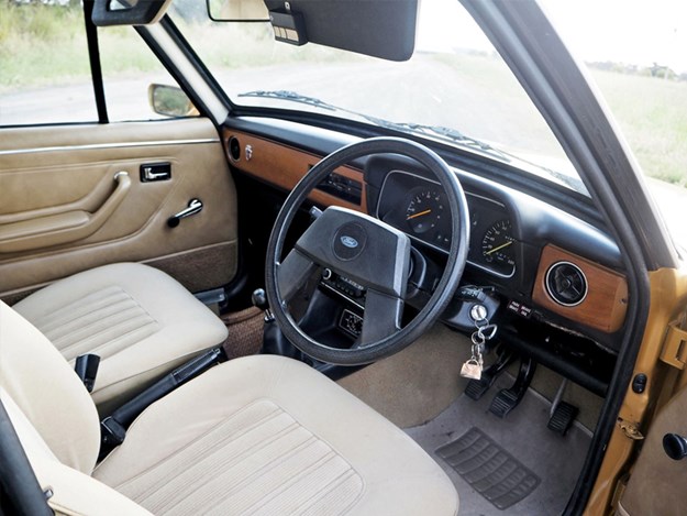 MkII-Escort-Tempter-interior.jpg