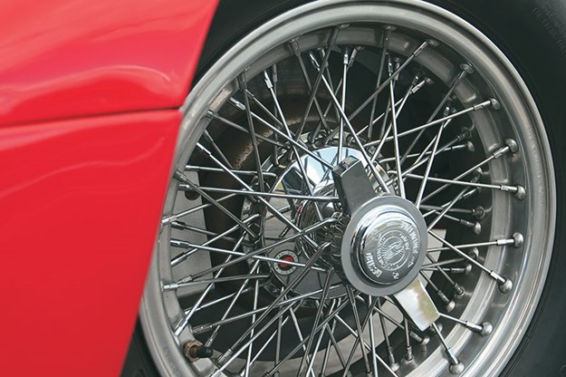 maserati-tip-61-birdcage-wheel.jpg