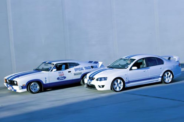 R:\Web\WebTeam\Mary\Motoring\UC 261 to 399\UC 284\cobra\ford-cobras.jpg