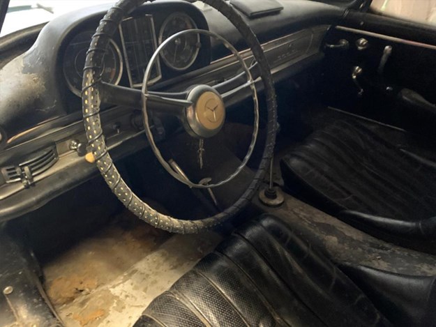 300SL-barn-find-interior.jpg