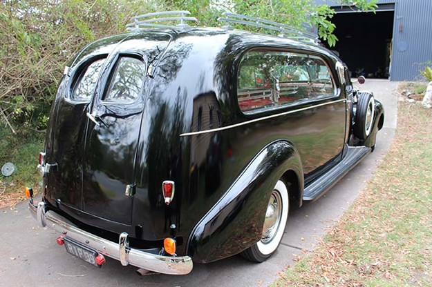 R:\Web\WebTeam\Mary\Motoring\UC 438\reader resto studebaker\studebaker-hearse-rear-2.jpg