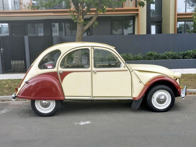 Citroen-2CV-side.jpg