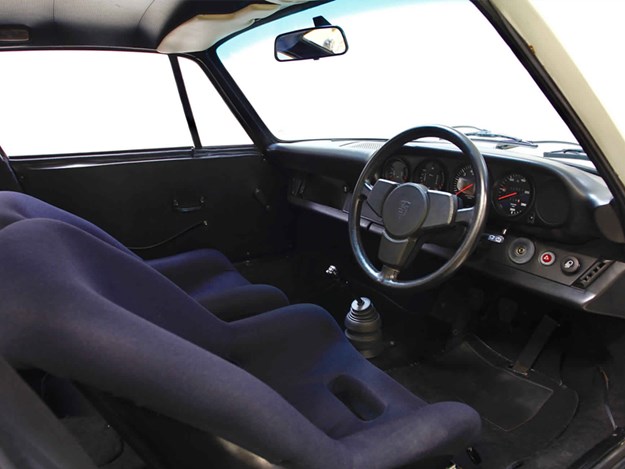 AUS-911-3lt-RS-interior.jpg