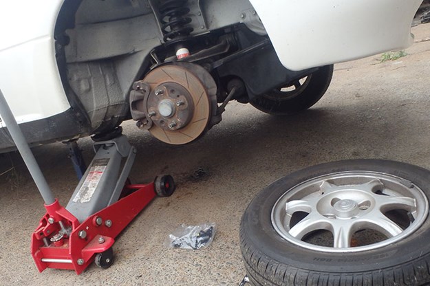 R:WebWebTeamMaryMotoringUC 440OUR SHED MX5mazda-mx5-jacked-up.jpg