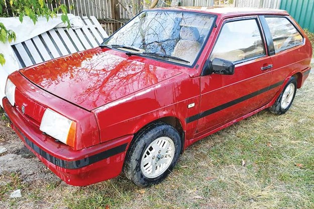 R:\Web\WebTeam\Mary\Motoring\UC 440\auction\brock-lada.jpg