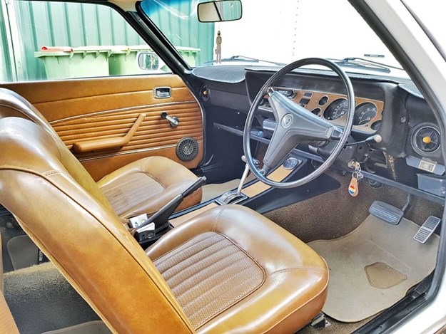 Capri-3000GT-interior-front.jpg