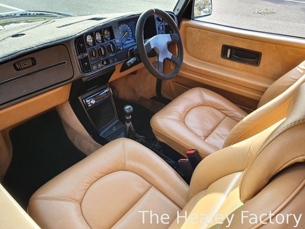 SAAB-900-AERO-interior.jpg