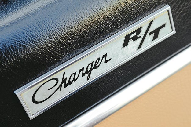 bathurst-e38-charger-badge.jpg