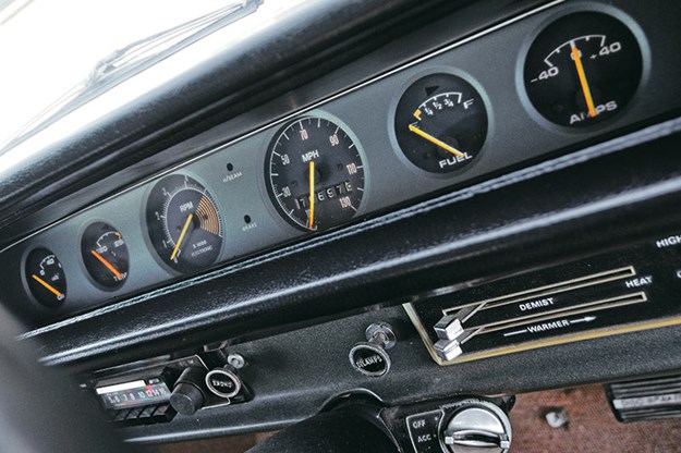 bathurst-e38-charger-dash.jpg