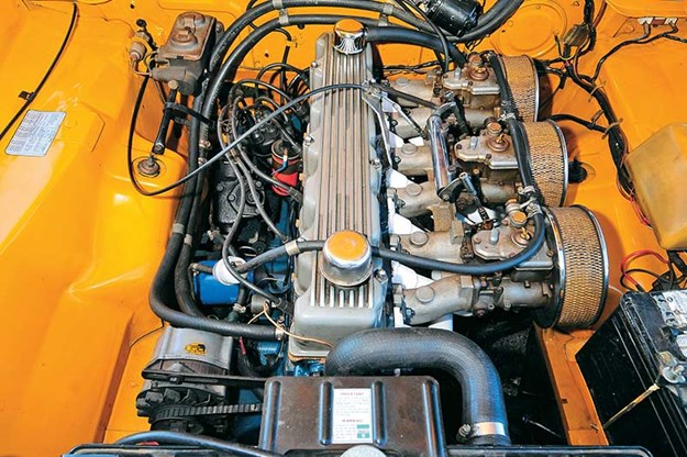 bathurst-e38-charger-engine-bay.jpg