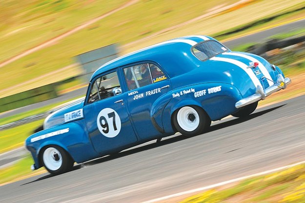 holden-fx-ontrack-4.jpg