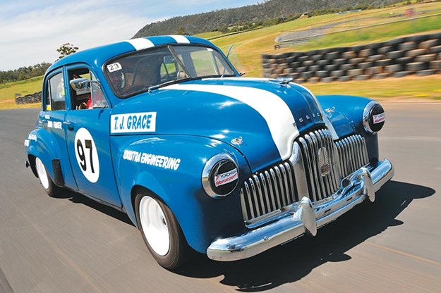 holden-fx-ontrack-6.jpg