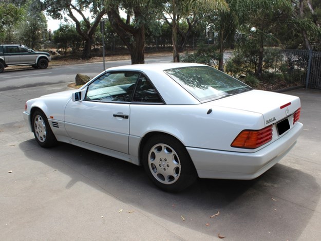 Mercedes-Benz-SL500-rear-side.jpg