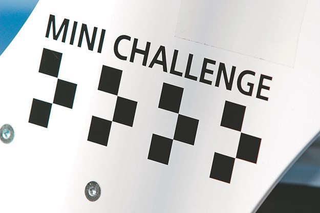 mini-challenge-racer-rear-wing.jpg