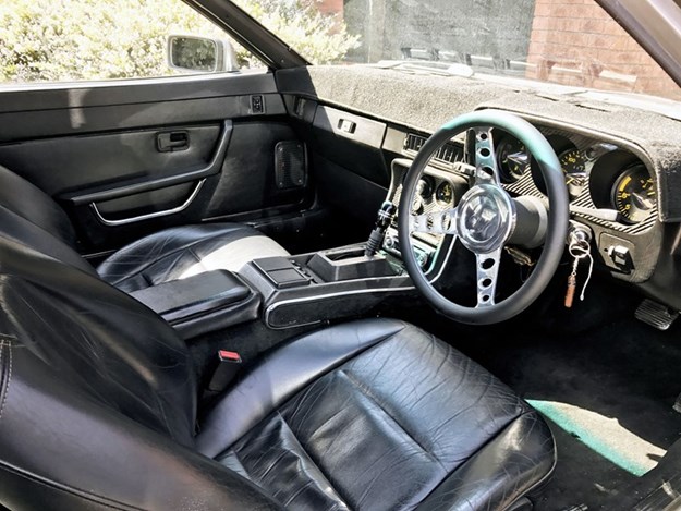 Porsche-944-interior.jpg