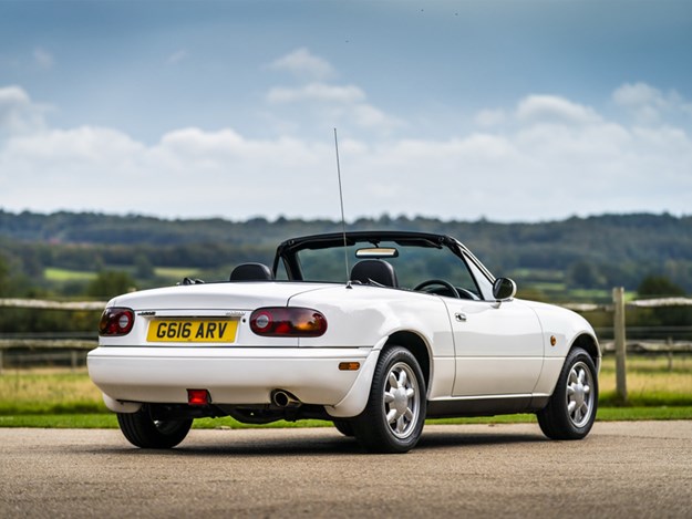 MX-5-parts-reproduction-rear-side-white.jpg